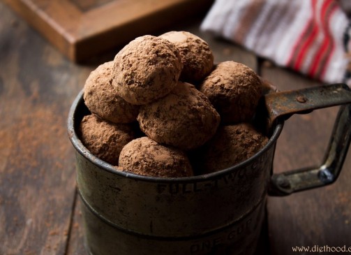 Banana, Orange and Chocolate Truffles | www.diethood.com | #chocolate #recipe #cookies #dessert