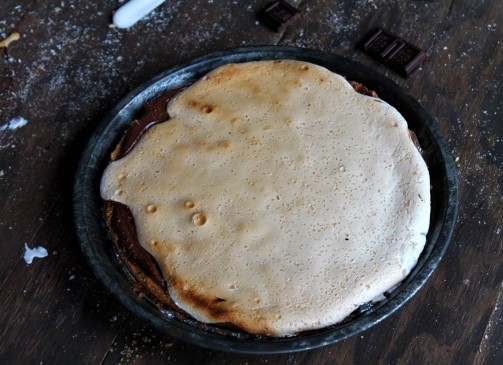 S'mores Tart | www.diethood.com | Your favorite camping snack in the form of a tart | #recipe #smores #dessert #pie #tart #cake #chocolate