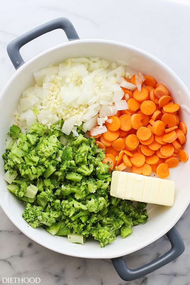 Broccoli Cheese Soup (Panera Copycat) | www.diethood.com | If you love Panera Bread's Broccoli Cheddar Soup you are going to be amazed with this copycat recipe!