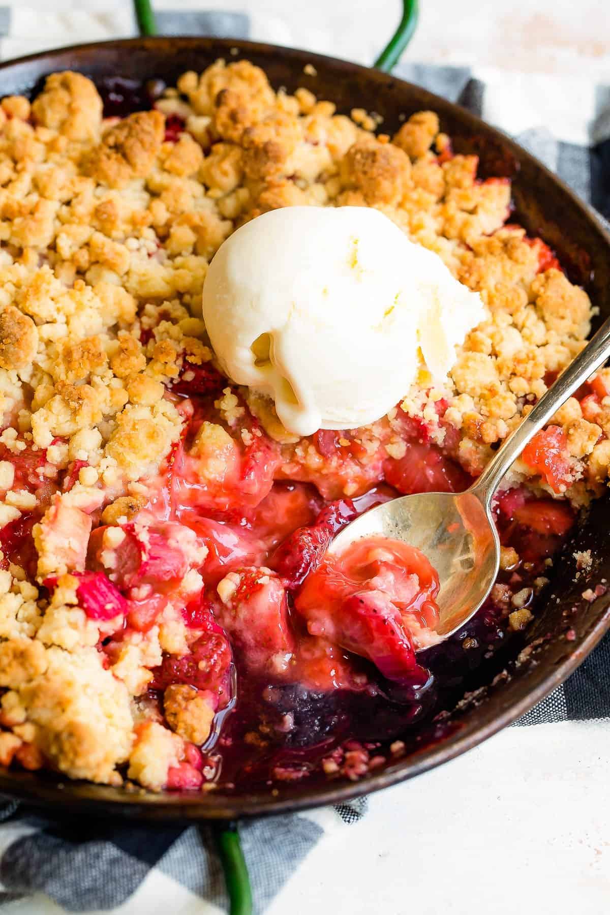 Ice cream and crumble in a pan.