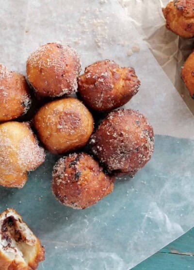 Canned Biscuits Donut Holes @diethood #doughnuts #recipe #breakfast #chocolate