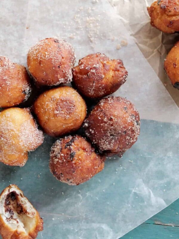 Canned Biscuits Donut Holes @diethood #doughnuts #recipe #breakfast #chocolate