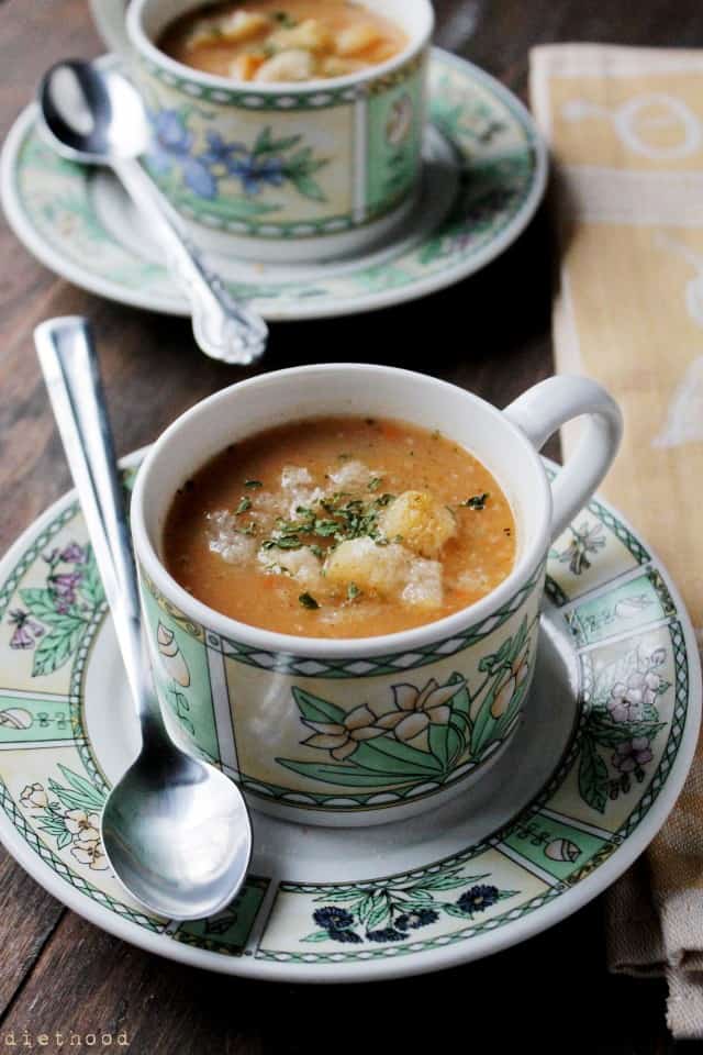 Slow Cooker Leek and Potato Soup via @diethood | www.diethood.com | #slowcooker #dinner #potatoes #soup #recipe