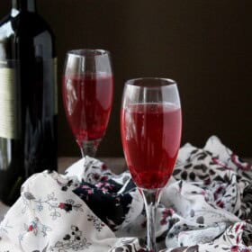 Pomegranate Mimosas via www.diethood.com | #drinks #recipe #nye