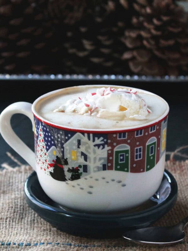 Peppermint White Chocolate Mocha Latte @diethood | www.diethood.com | #peppermint #chocolate #latte #starbucks