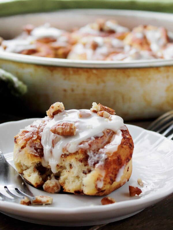Cinnamon Rolls with Pecans and Lemon Cream Cheese Frosting | www.diethood.com | #cinnamonrollsrecipe #breakfast #recipe #frosting