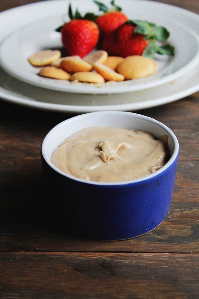 Peanut Butter and Banana Dip | www.diethood.com | Creamy peanut butter and banana make a deliciously sweet dip | #peanut butter #fruit #recipe #appetizer