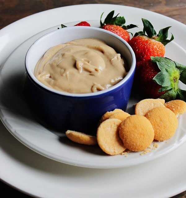 Peanut Butter and Banana Dip | www.diethood.com | Creamy peanut butter and banana make a deliciously sweet dip | #peanut butter #fruit #recipe #appetizer