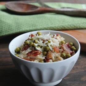 Sweet Pea and Crispy Bacon Risotto | www.diethood.com | Risotto cooked in cream sauce, mixed with sweet green peas and crispy bacon | #recipe #dinner #bacon #risotto