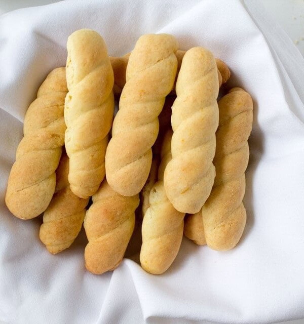 Braided Butter Cookies | www.diethood.com | Dry butter cookies that are soft to the bite, sweet, and will satisfy even the strongest cookie cravings. They go very well with coffee or tea | #recipe #cookies