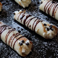 Cannoli with Creamy Ricotta | www.diethood.com | Crispy, baked pastry shells filled with a creamy ricotta filling | #recipe #cannoli #dessert