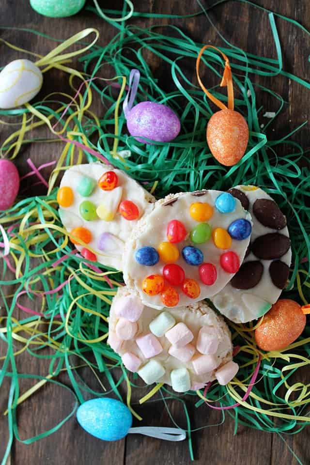 Easter Rice Crispy Treats | www.diethood.com | Easter egg-shaped Rice Cirspy Treats topped with melted white chocolate and a variety of jelly beans, marshmallows, and milk chocolates | #recipe #easter #ricekrispiestreats #foodfun 