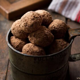 Banana, Orange and Chocolate Truffles | www.diethood.com | #chocolate #recipe #cookies #dessert