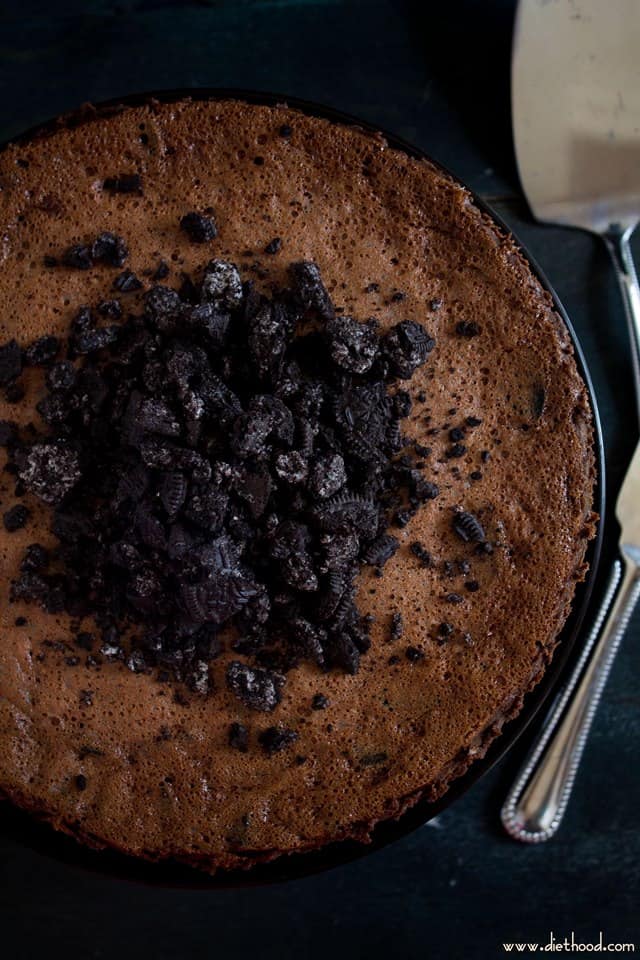 Cookies and Cream Flourless Chocolate Cake | www.diethood.com | Rich, crunchy, smooth, chocolaty cake with cookies and cream | #cake #chocolate #recipe #flourless
