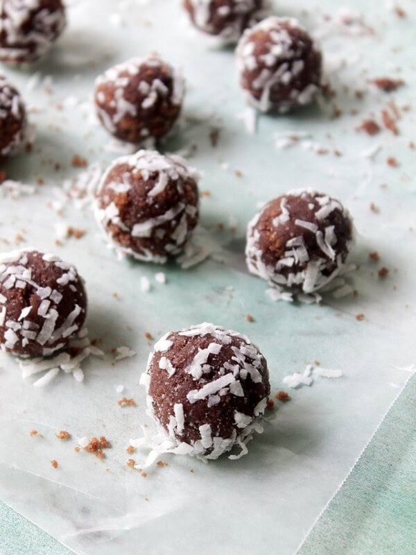 Chocolate Ice Cream Truffles | www.diethood.com | #chocolate #cake #icecream