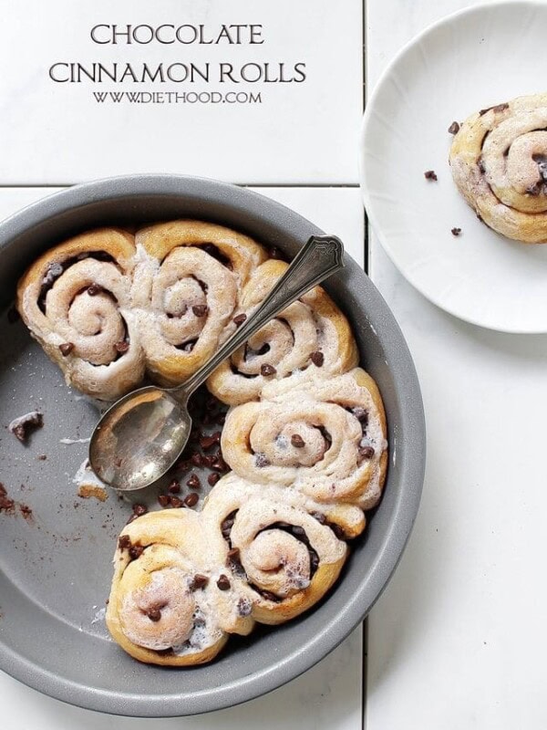 Chocolate Cinnamon Rolls | www.diethood.com | Quick and easy Chocolate Cinnamon Rolls made with refrigerated dough, chocolate chips, and cinnamon | #recipe #cinnamonrolls #chocolate #breakfast #dessert