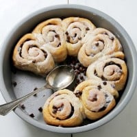 Chocolate Cinnamon Rolls | www.diethood.com | Quick and easy Chocolate Cinnamon Rolls made with refrigerated dough, chocolate chips, and cinnamon | #recipe #cinnamonrolls #chocolate #breakfast #dessert