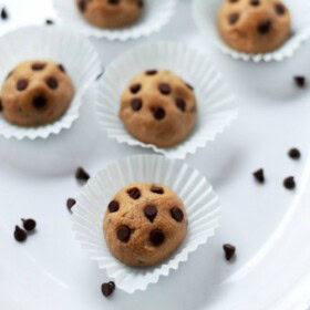 Peanut Butter Chocolate Chip Cookie Dough Balls | www.diethood.com