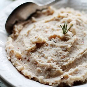 Garlic and Rosemary Mashed Potatoes | www.diethood.com