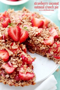 Strawberry Coconut Oatmeal Crunch Pie | www.diethood.com | This amazing, sweet, yet healthy Strawberry Coconut Oatmeal Crunch Pie combines a crust made of shredded coconut, quick oats, and cereal flakes, topped with a silky strawberry sauce and sliced, fresh strawberries. | #pie #recipe #breakfast
