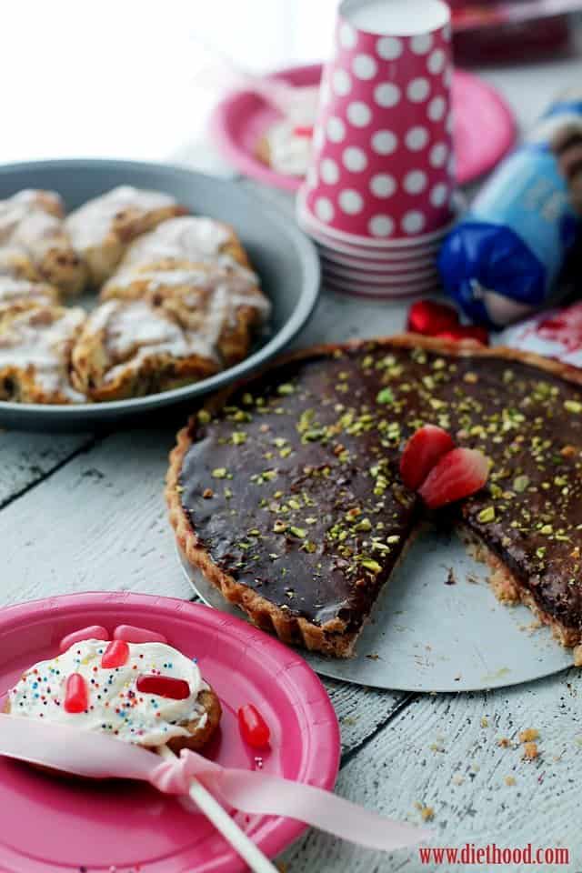 Heart-Shaped Cinnamon Rolls and Valentine Cookie Pops | www.diethood.com | #valentinesday #valentinesdayrecipes #pillsbury