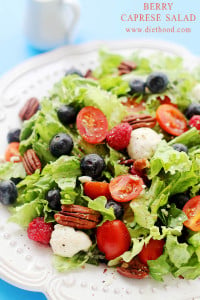 Berries Caprese Salad | www.diethood.com | Caprese Salad mixed with greens and berries - I can LIVE on this stuff! | #recipe #capresesalad #berries
