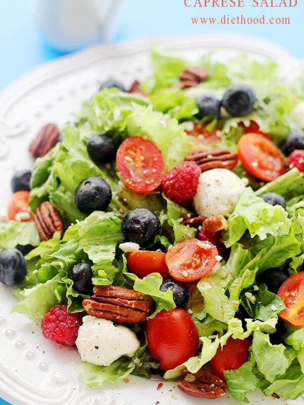 Berries Caprese Salad | www.diethood.com | Caprese Salad mixed with greens and berries - I can LIVE on this stuff! | #recipe #capresesalad #berries