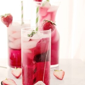 Hibiscus Iced Tea Sparkler | www.diethood.com | a very refreshing and delicious spring or summer-drink made with hibiscus tea and sparkling water. | #drinks #recipe