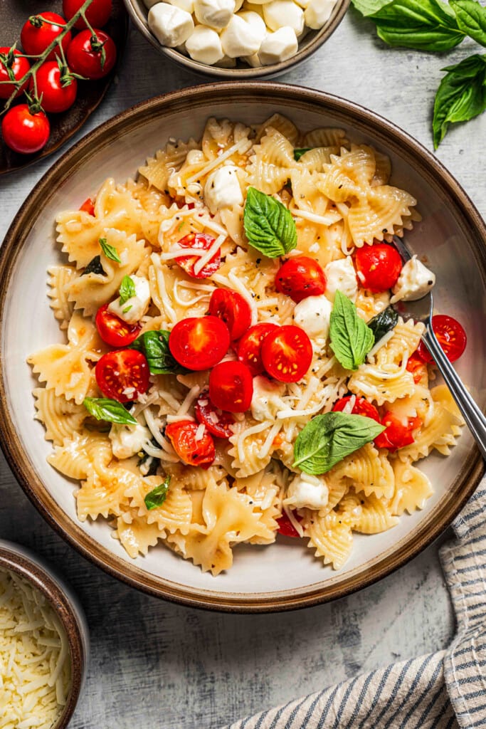 One Pot Caprese Pasta Recipe