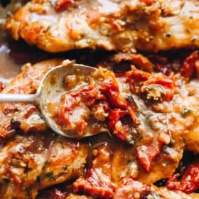 Creamy Sun-Dried Tomato Sauce Chicken: Quick, easy and delicious pan-seared chicken with an amazingly flavorful sun dried tomatoes sauce! It's a 30-minute, one pan meal that you can't resist!