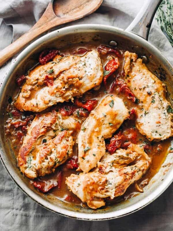 Creamy Sun-Dried Tomato Sauce Chicken: Quick, easy and delicious pan-seared chicken with an amazingly flavorful sun dried tomatoes sauce! It's a 30-minute, one pan meal that you can't resist!