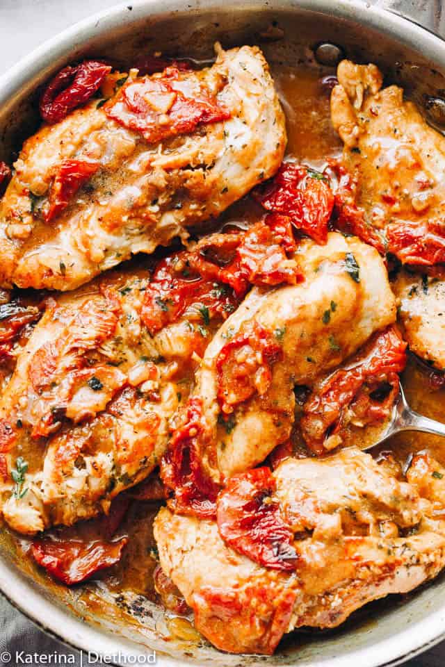 Creamy Sun-Dried Tomato Sauce Chicken: Quick, easy and delicious pan-seared chicken with an amazingly flavorful sun dried tomatoes sauce! It's a 30-minute, one pan meal that you can't resist!