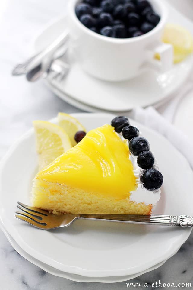 Lemon Curd-Topped Lemon Cake | www.diethood.com | Sweet and delicious Lemon Cake topped with a bright and creamy Lemon Curd. Citrus-Lovers, REJOICE! 