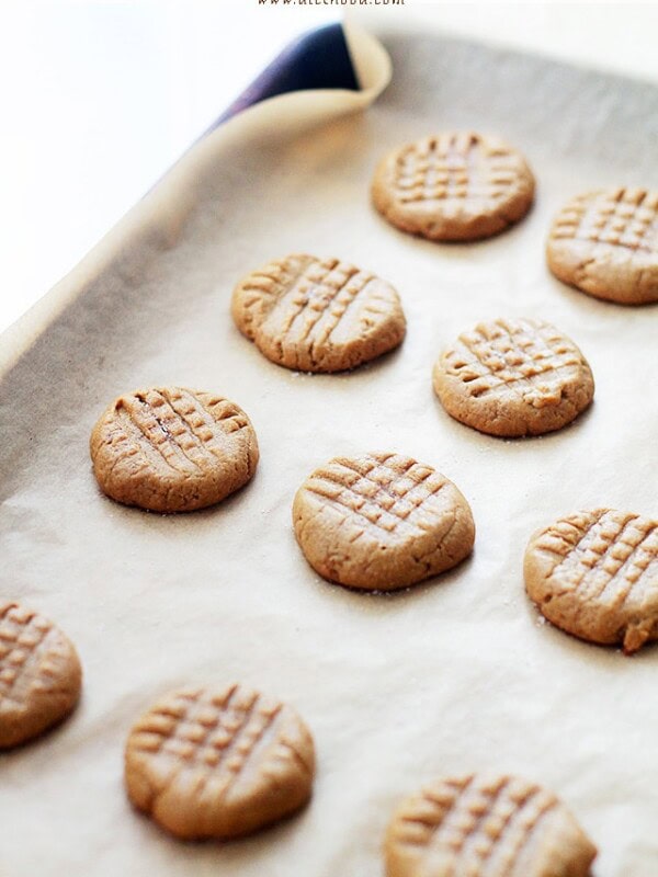 Gluten Free Salted Peanut Butter Cookies | www.diethood.com | Made with just a few ingredients, these Peanut Butter Cookies are fudgy, sweet & salty, gluten free and naturally sweetened!