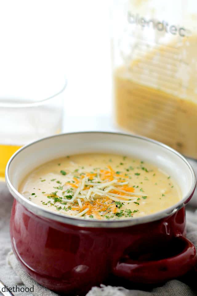 Beer & Cheddar Cheese Soup | www.diethood.com | Perfect for a weeknight meal, this Beer and Cheese Soup is creamy, delicious and it is so easy to make!