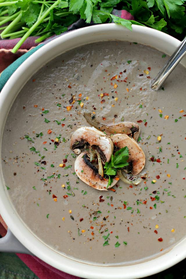Roasted Creamy Mushroom Soup | www.diethood.com | Loaded with roasted mushrooms, garlic and parmesan cheese, this Mushroom Soup is creamy, rich and delicious.