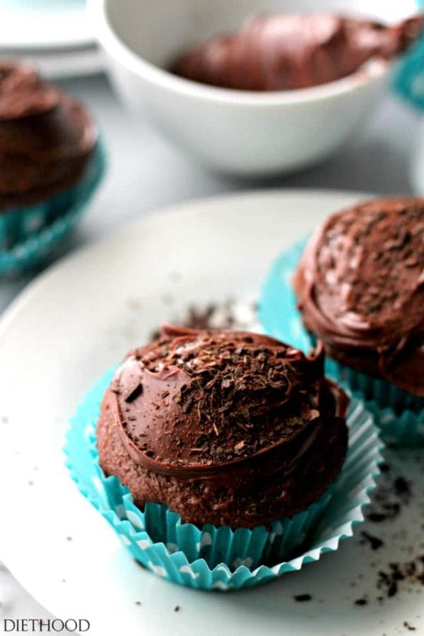 Easy Devil's Food Cupcakes with Chocolate Frosting Recipe