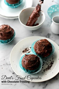 Devil's Food Cupcakes with Chocolate Frosting | www.diethood.com | One-bowl, fluffy and rich chocolate cupcakes made with sour cream and topped with a delicious chocolate frosting.