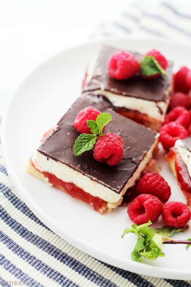Shortbread Raspberry Cheesecake Bars | www.diethood.com | Sweet layer of shortbread crust topped with raspberry jam and a creamy white-chocolate cheesecake mixture. Totally amazing!! 