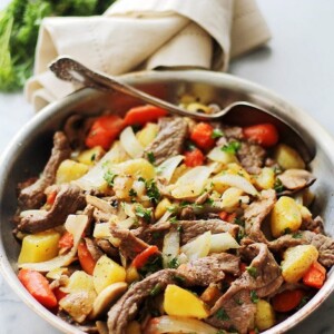 Steak and Potatoes Skillet | www.diethood.com | This easy skillet recipe involves tender strips of sirloin steak and cubed potatoes tossed with colorful veggies and Citrus Soy Sauce. It's SO good, it should win an award!