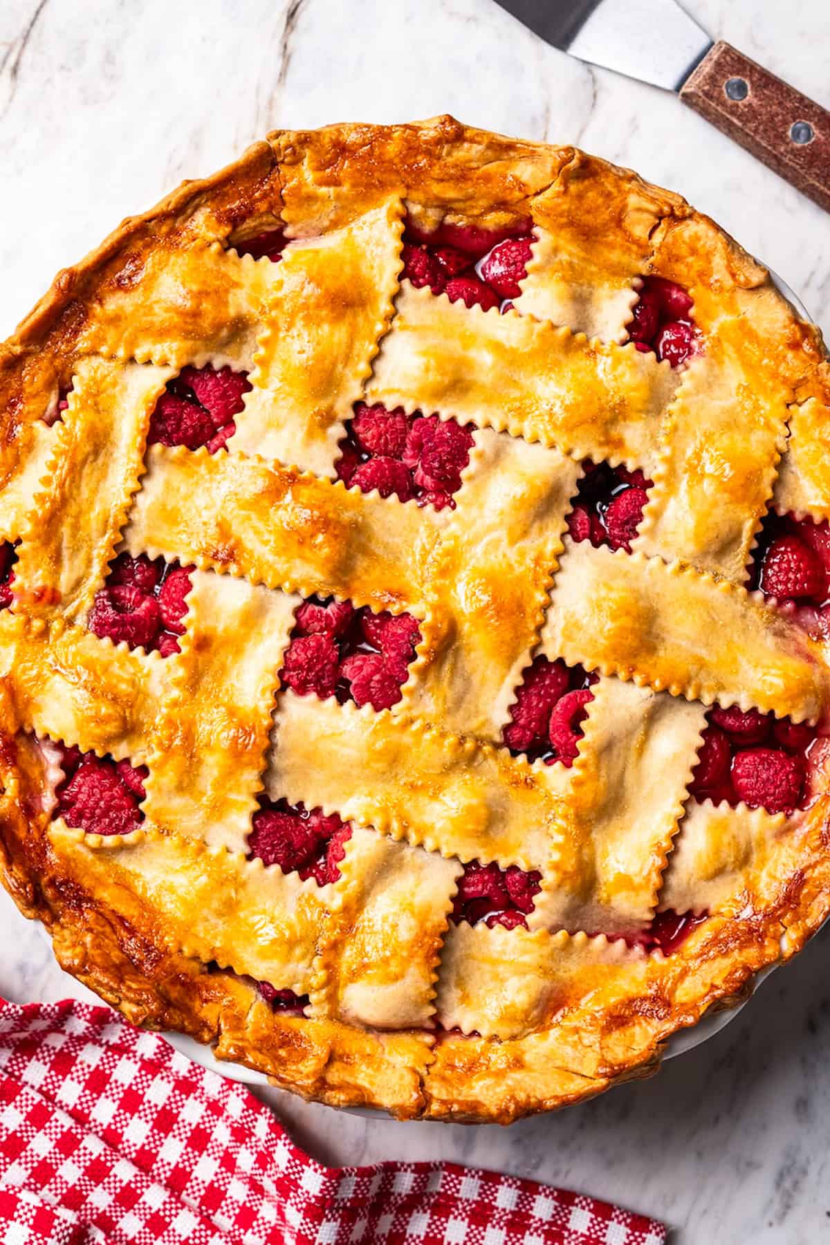 This easy mixed berry pie recipe combines three types of juicy berries with tender apples inside a light and flaky homemade pie crust. A lattice pie crust for a berry pie by diethood.