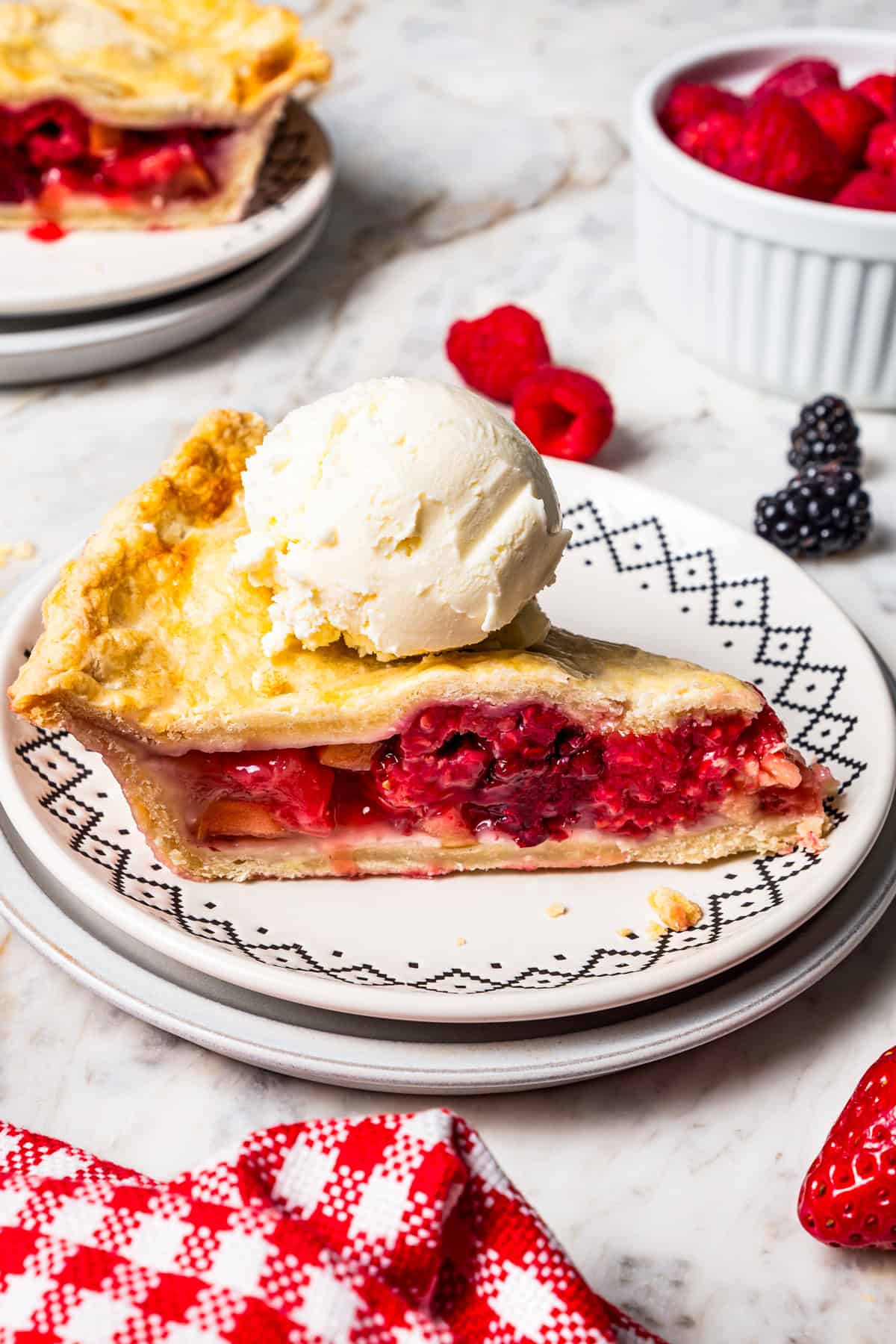 Do-it-yourself Berry Pie Recipe | Diethood Do-it-yourself Berry Pie Recipe | Diethood
