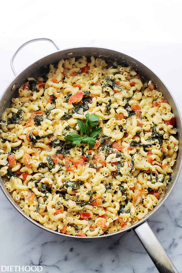 One Pot Spinach & Feta Macaroni and Cheese - Stove top, one pot Mac 'n Cheese covered in a creamy feta cheese sauce, tomatoes and fresh spinach. Dinner will be ready in 30 minutes! Get the recipe on diethood.com