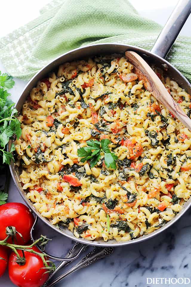 Weekly Meal Plan One Pot Spinach & Feta Macaroni and Cheese - Stove top, one pot Mac 'n Cheese covered in a creamy feta cheese sauce, tomatoes and fresh spinach. Dinner will be ready in 30 minutes! Get the recipe on diethood.com