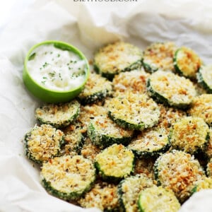 Baked Garlic Parmesan Zucchini Chips | www.diethood.com | Crispy and flavorful baked zucchini chips covered in seasoned panko bread crumbs with garlic and Parmesan.