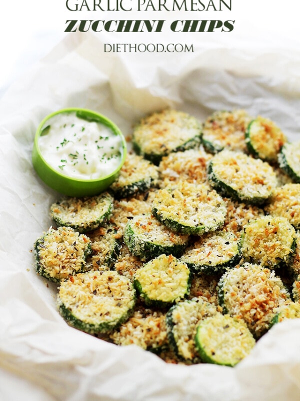 Baked Garlic Parmesan Zucchini Chips | www.diethood.com | Crispy and flavorful baked zucchini chips covered in seasoned panko bread crumbs with garlic and Parmesan.