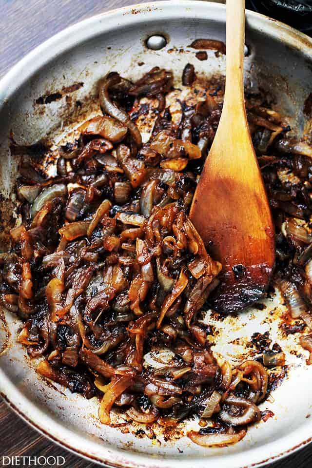 Balsamic Caramelized Onions | www.diethood.com | Soft, dark and sweet caramelized onions with a splash of tangy balsamic vinegar.