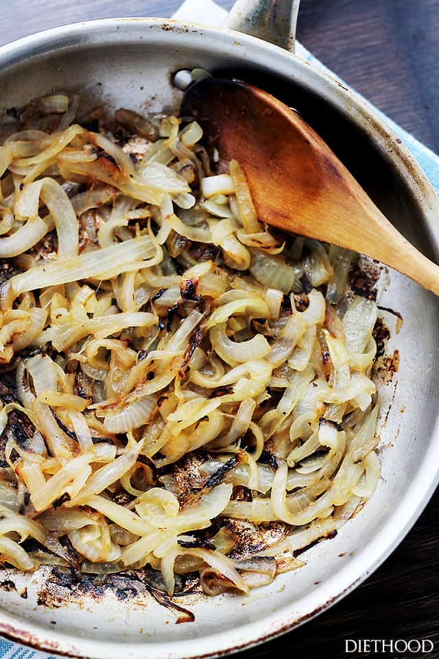 Balsamic Caramelized Onions | www.diethood.com | Soft, dark and sweet caramelized onions with a splash of tangy balsamic vinegar.