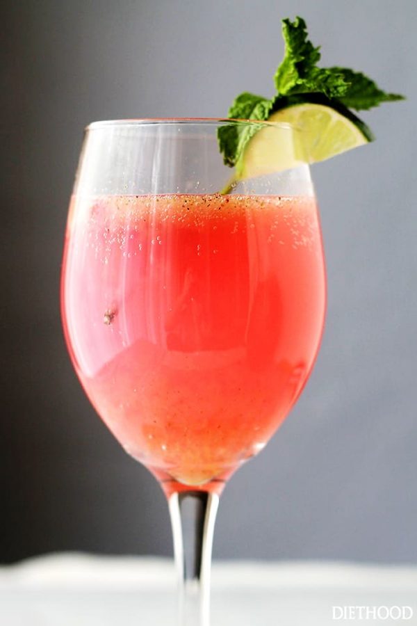Refreshing Strawberry-Mint Sparkling Limeade Recipe | Diethood