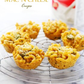 Jalapeno Macaroni and Cheese Cups on a cooling rack.